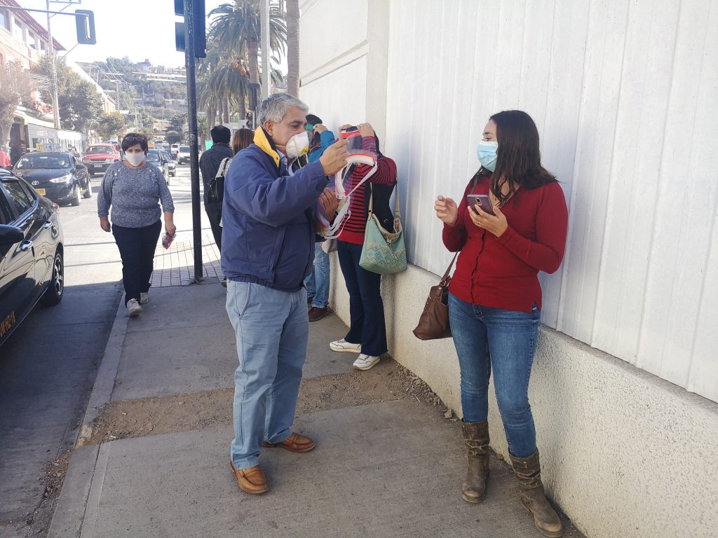 Entregan protectores faciales en Ovalle para evitar el Coronavirus 1 Entregan protectores faciales en Ovalle para evitar el Coronavirus