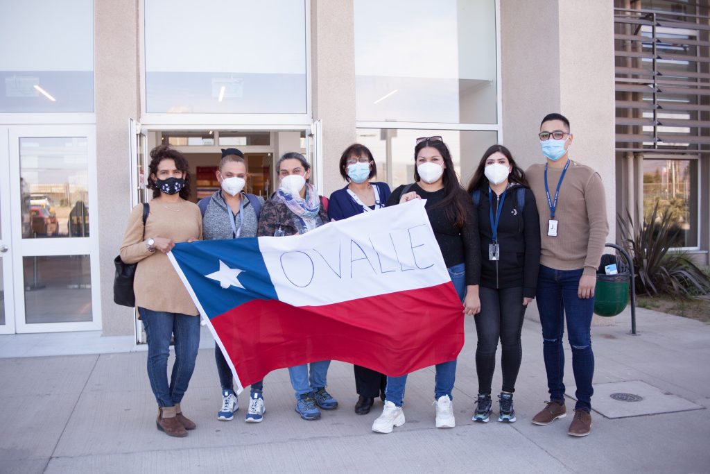 Ocho funcionarios del Hospital de Ovalle viajan a Punta Arenas a apoyar unidades de pacientes críticos 1 Ocho funcionarios del Hospital de Ovalle viajan a Punta Arenas a apoyar unidades de pacientes críticos