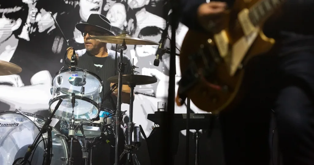 Los Bunkers suspende sus presentaciones debido a delicado estado de salud de su Baterista 1 Los Bunkers suspende presentaciones debido a delicado estado de salud de Baterista