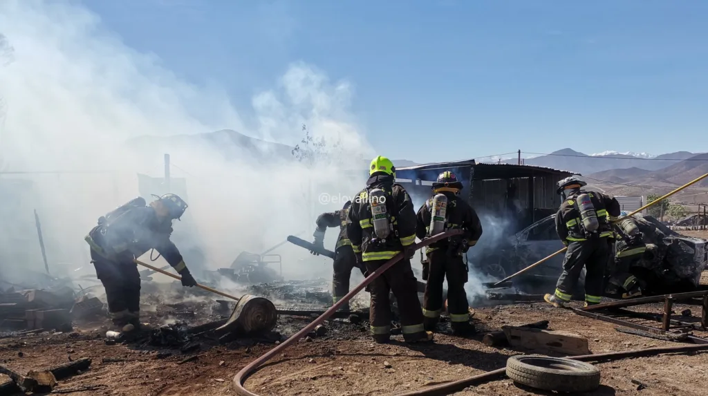 Ovalle: Incendio arrasó con vivienda y vehículo en sector Higueritas Unidas 1 Ovalle: Incendio arrasó con vivienda y vehículo en sector Higueritas Unidas
