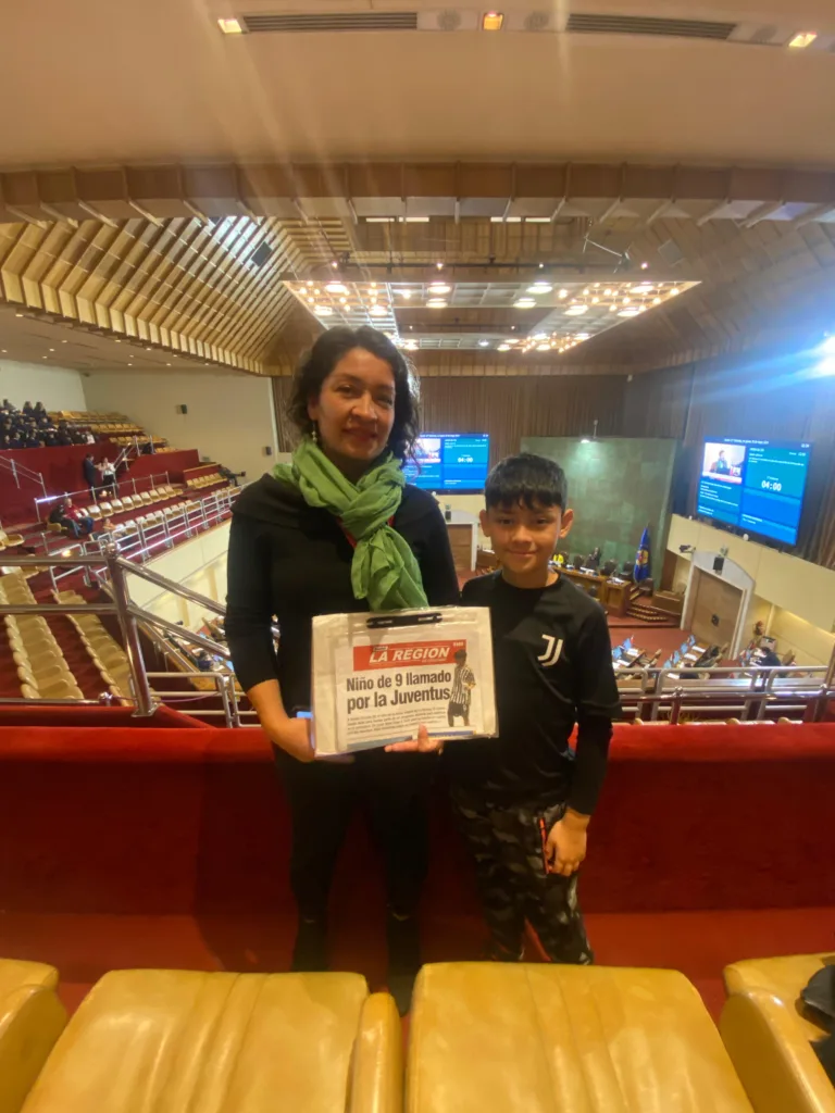 La Serena: Niño promesa del fútbol chileno llega a la cámara de diputados para pedir apoyo 1 La Serena: Niño promesa del fútbol chileno llega a la cámara de diputados para pedir apoyo