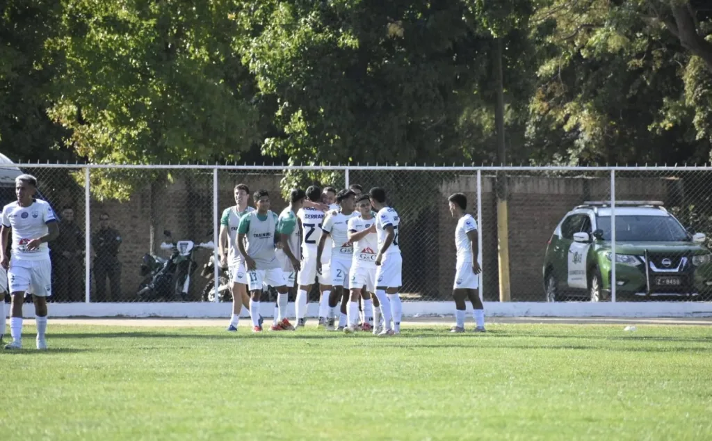 Provincial Ovalle mantiene su invicto tras triunfo 2-1 sobre General Velásquez 1 Provincial Ovalle mantiene su invicto tras triunfo 2-1 sobre General Velásquez